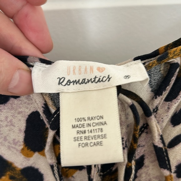 URBAN ROMANTICS - jumpsuit leopard print wide legs cropped size no tag - Picture 4 of 8